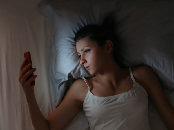 Early Warning Signs of Social Media Addiction